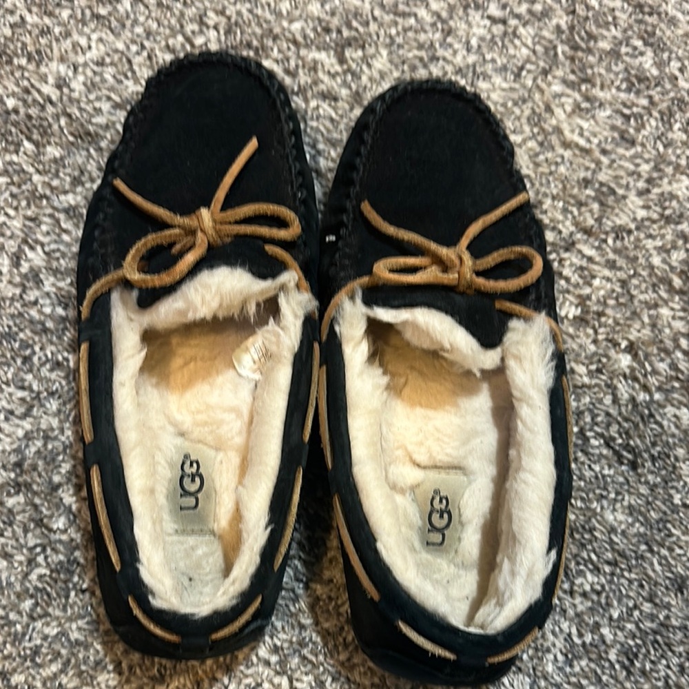 UGG Women’s Black and Tan Slippers Size 7